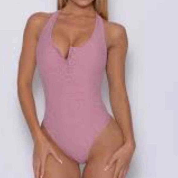 BOMBSHELL SPORTSWEAR The Perfect Bodysuit in Rose Blush size M - Picture 1 of 6